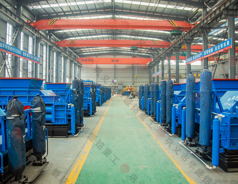 處理建筑廢料用什么設(shè)備？破碎紅磚用雙齒輥破碎機(jī)好嗎？