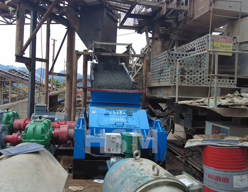 河卵石對(duì)輥制砂機(jī)多少錢(qián)一臺(tái)？