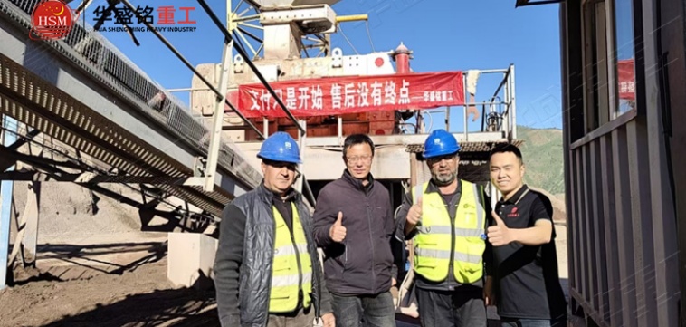 高壓輥磨機(jī)交付現(xiàn)場 