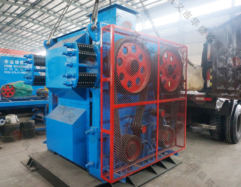 長石 四輥破碎機(jī)試機(jī)現(xiàn)場(chǎng) 華盛銘重工